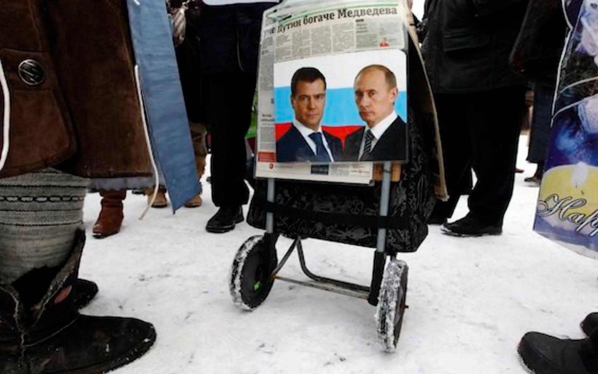 Медведева из Георгиевского зала «вырезали» так же тщательно, как антипутинские плакаты из репортажей с Болотной площади