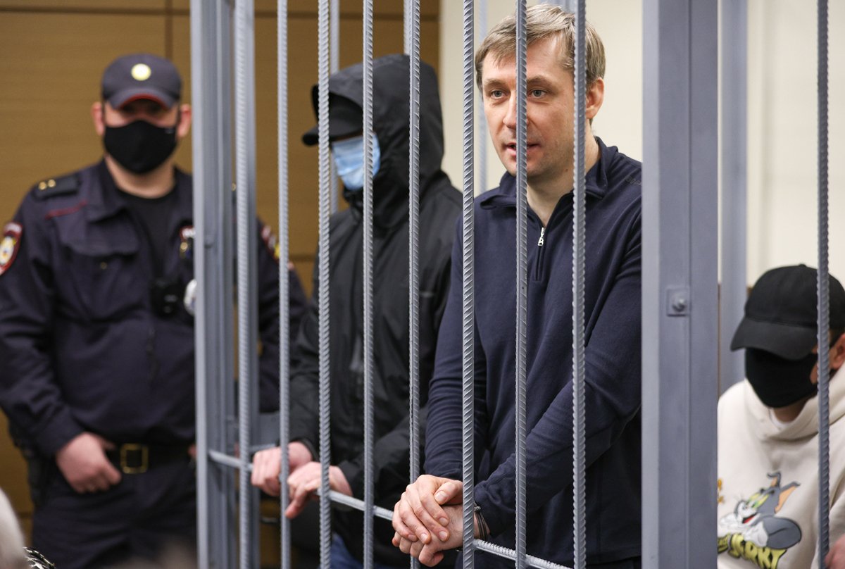 Дмитрий Захарченко (справа на первом плане) и бизнесмен Валерий Маркелов (второй справа). Фото: Сергей Бобылев / ТАСС