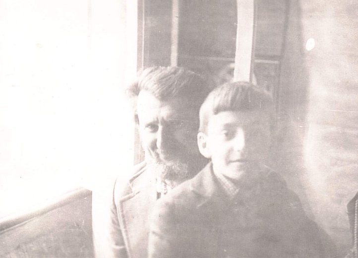 Якутия, поселок Пеледуй, 1985 год. Владимир Мейерсон и автор в день его 10-летия