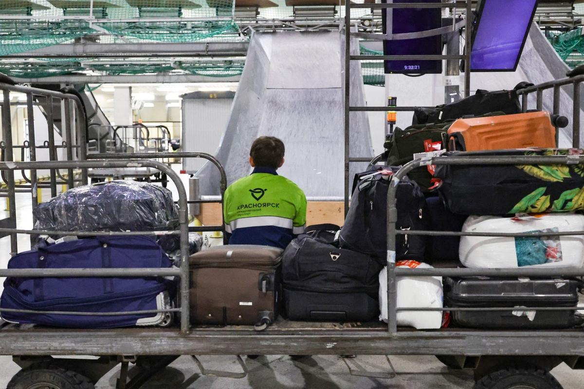 Работа международного аэропорта Красноярск. Фото: Кирилл Кухмарь / ТАСС