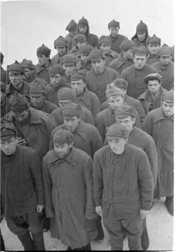 Так были одеты советские военнопленные в финских лагерях (фото предоставлено Медвежьегорским музеем)