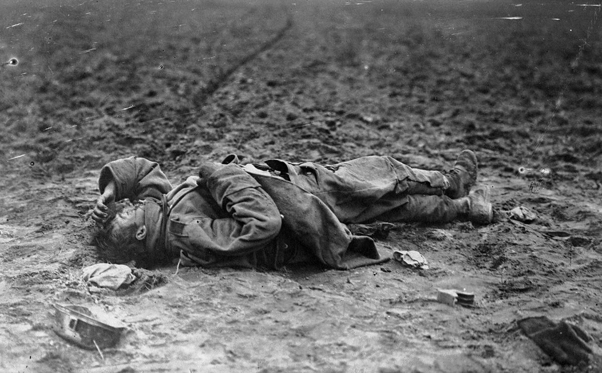 Австрийский солдат, погибший на поле боя. 1915-й год. Фото: theatlantic.com
