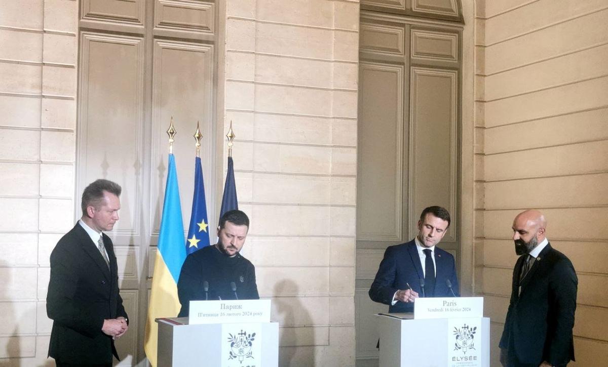 Президенты Украины и Франции в Елисейском дворце. Фото: Юрий Сафронов / «Новая газета»