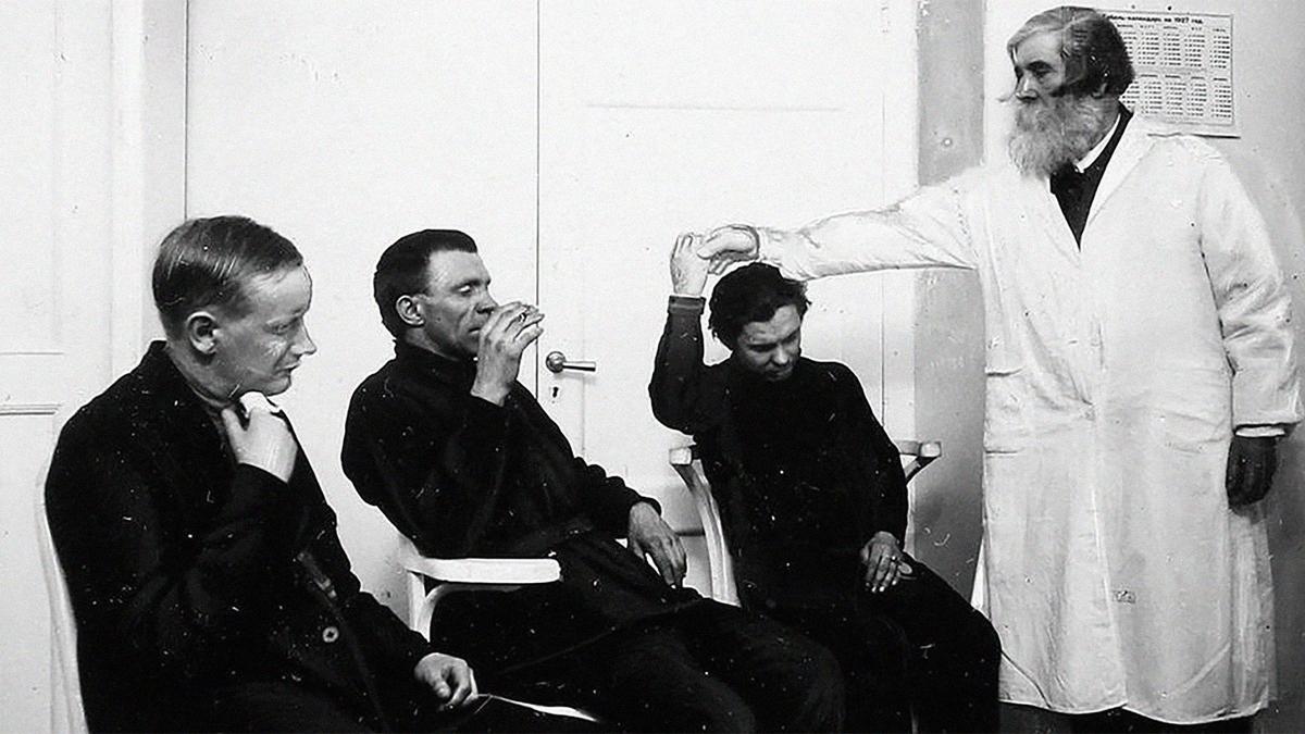 Кремль и «черная икра», размазанная в книге