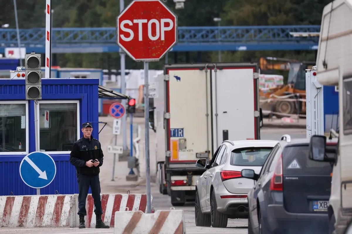 Вам крупно повезло — сейчас можем аннулировать визу». История жителя  Подмосковья, который ночью под дождем пытался перейти российскую границу  вместе с украинцами — Новая газета