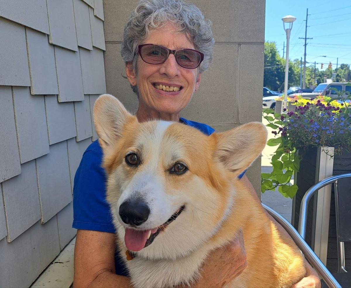 Эли с корги Финнеганом. Фото из личного архива