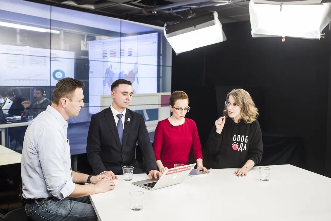 Дебаты Алексея Навального и Ксении Собчак. Фото: Евгений Фельдман, для проекта «Это — Навальный»