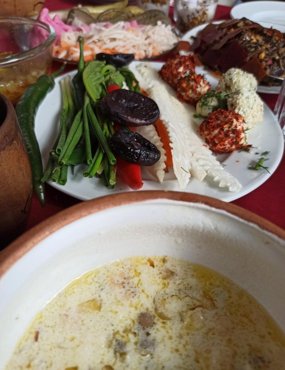 Барекендан в центре «Тонацуйц». Ванский хаш и другие праздничные блюда. Фото: Евгения Енгибарян