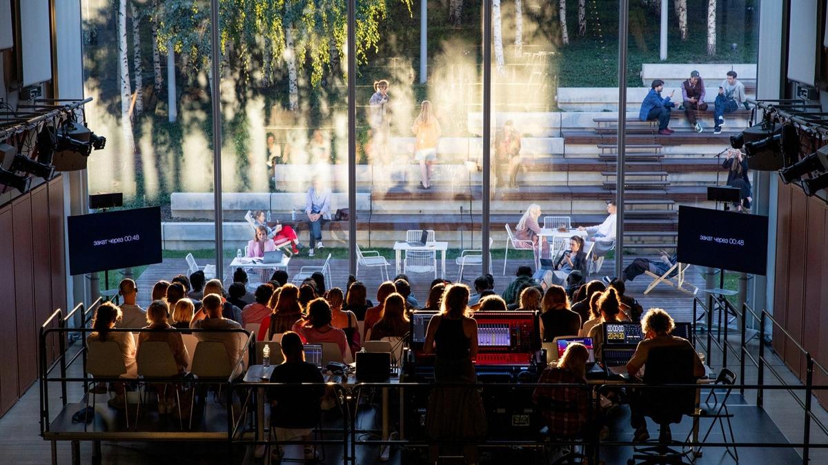 Человек и закат