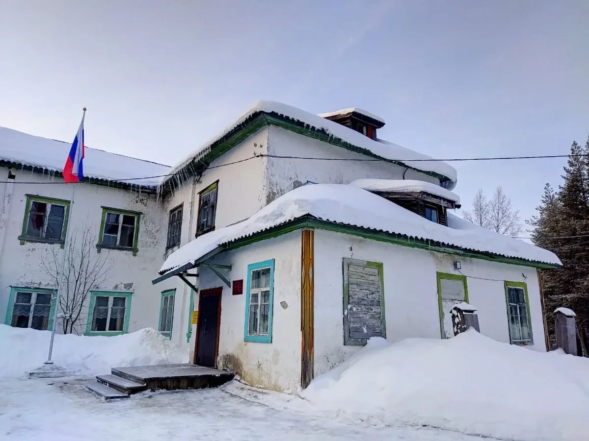 Во дворах осталось по полсобаки». Корреспондент «Новой» — из карельского  поселка, где покойников возят хоронить на санях, фонари отключили, а воду  нельзя пить — Новая газета