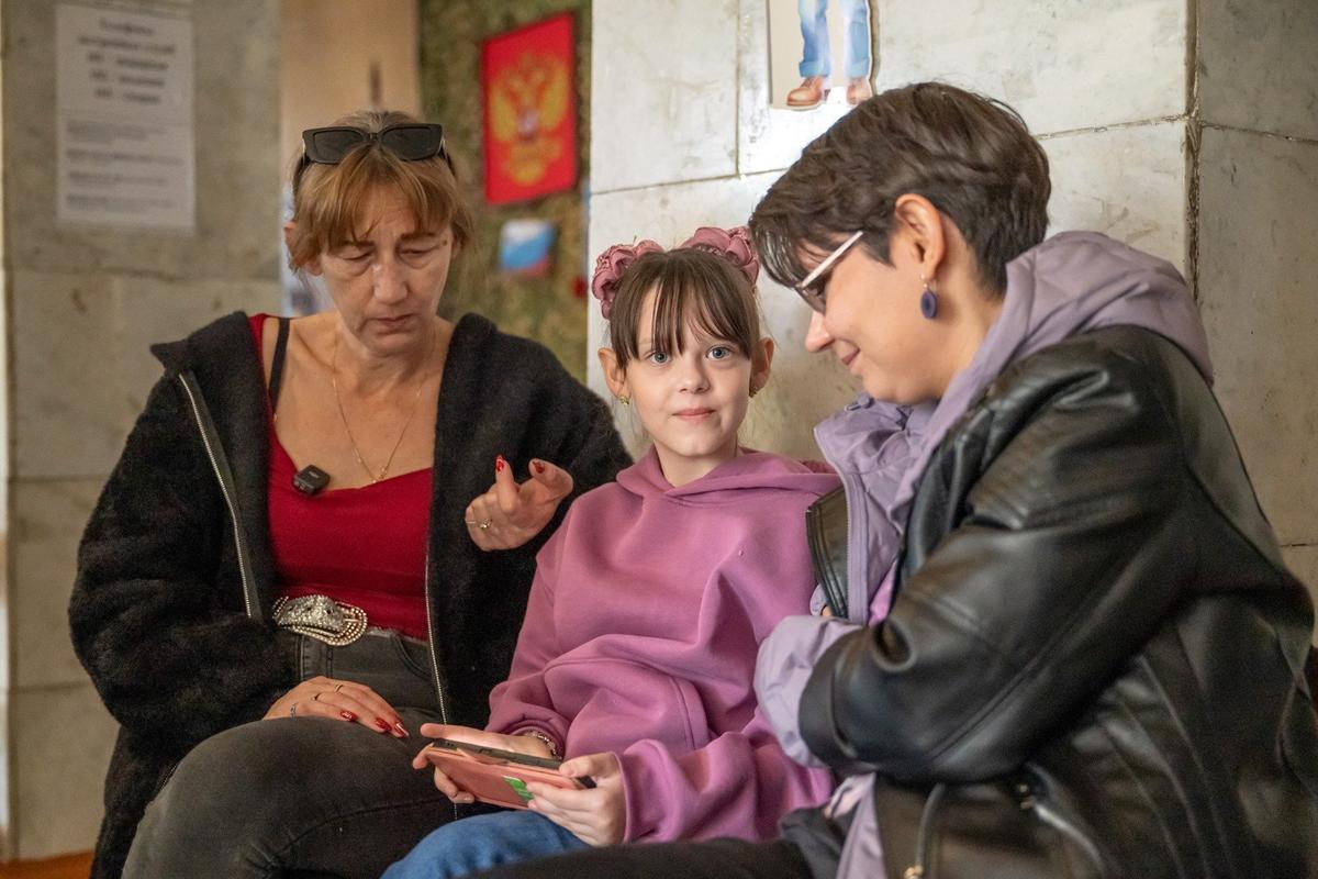 Татьяна Давронова, ее внучка Милания и Виктория Артемьева в Новошахтинске. Фото: Андрей Бок