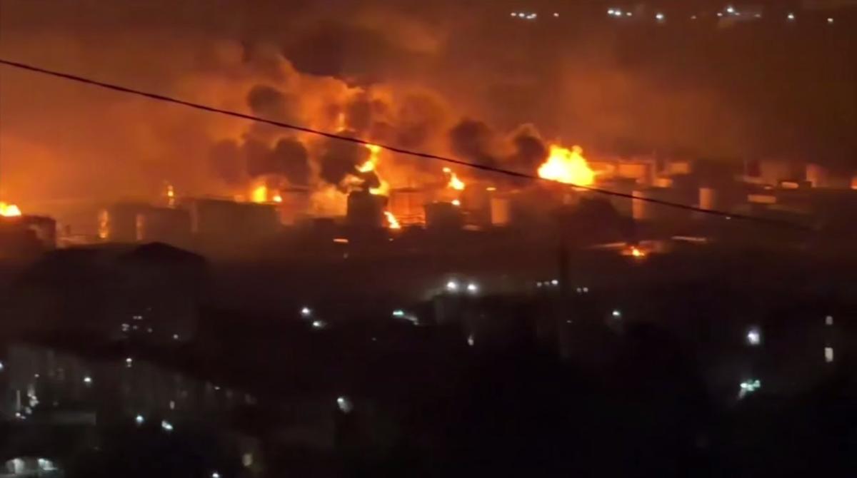 Порт Туапсе после нового удара БПЛА. Кадр из видео в соцсетях