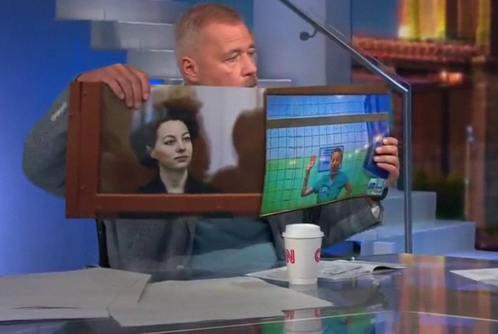 Дмитрйи Муратов в студии CNN с фотографиями Беркович. Скриншот