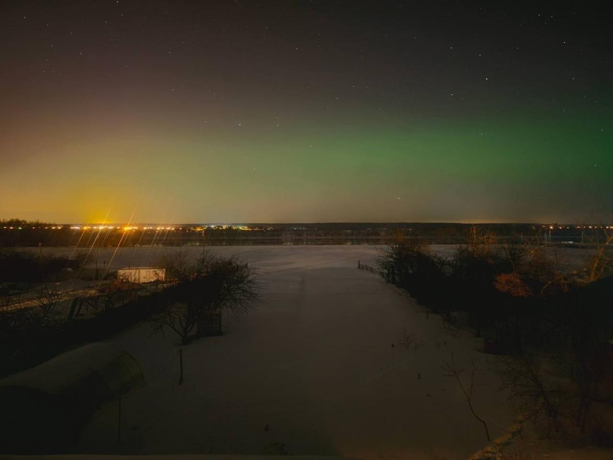 Северное сияние в небе над Москвой. Фото: соцсети