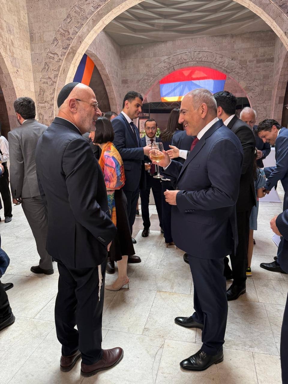Джоэль Лион и Никол Пашинян. Фото: пресс-служба посла Джоэля Лиона