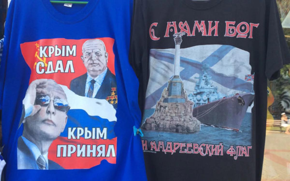 «И бесплатно окрестил немногочисленную группу верующих»