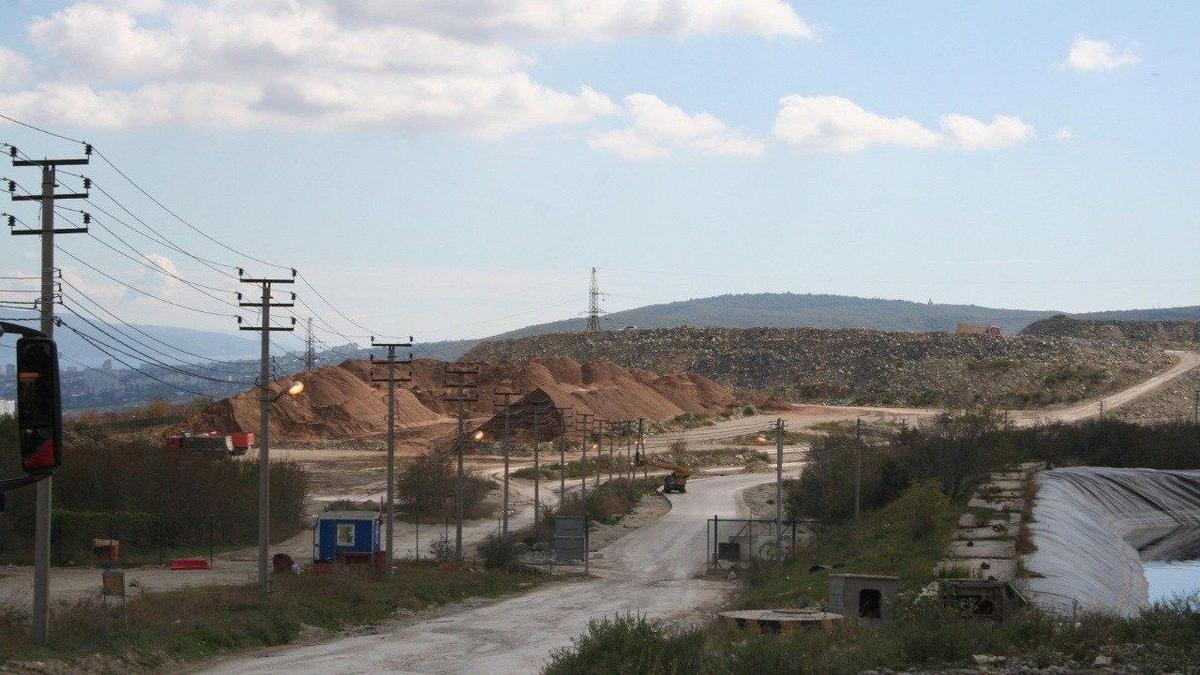 С пляжа — в карьер