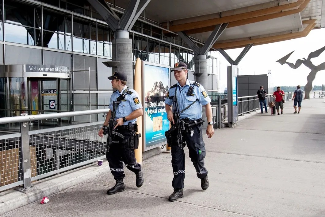 Вооруженный патруль в Осло. Фото: EPA