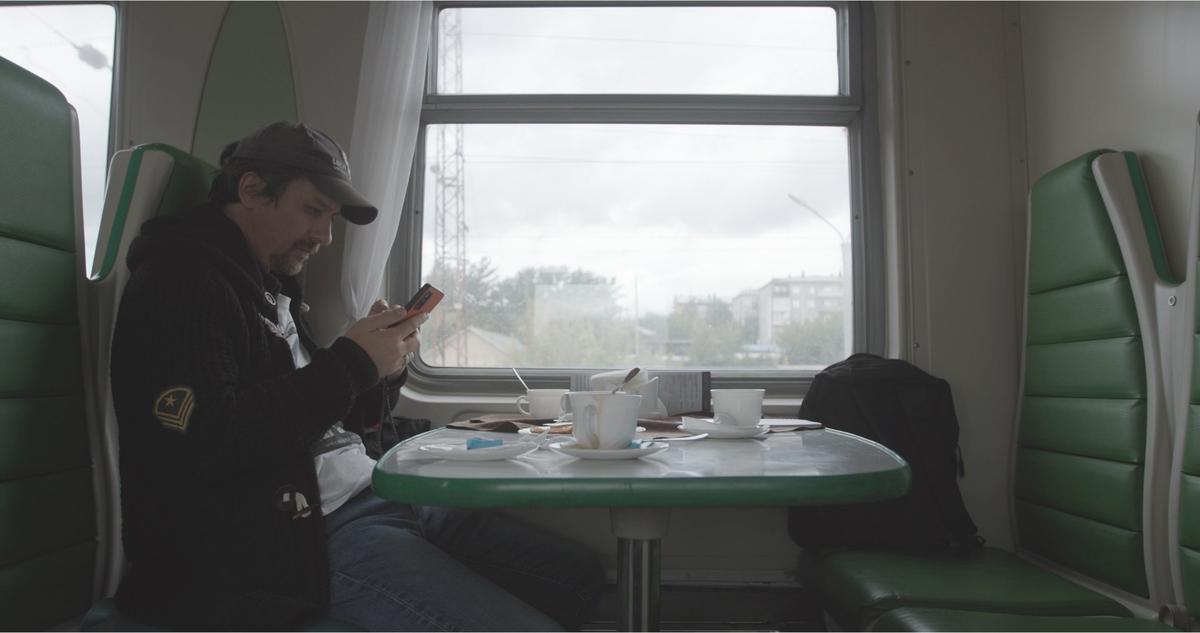 В поезде. Владимир Васин. Скриншот съемки Арсения Кайдацкого