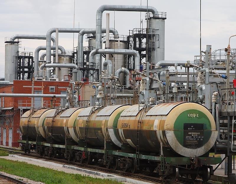 Территория химического завода ОАО «Метафракс». Фото: Анатолий Зернин / Коммерсантъ