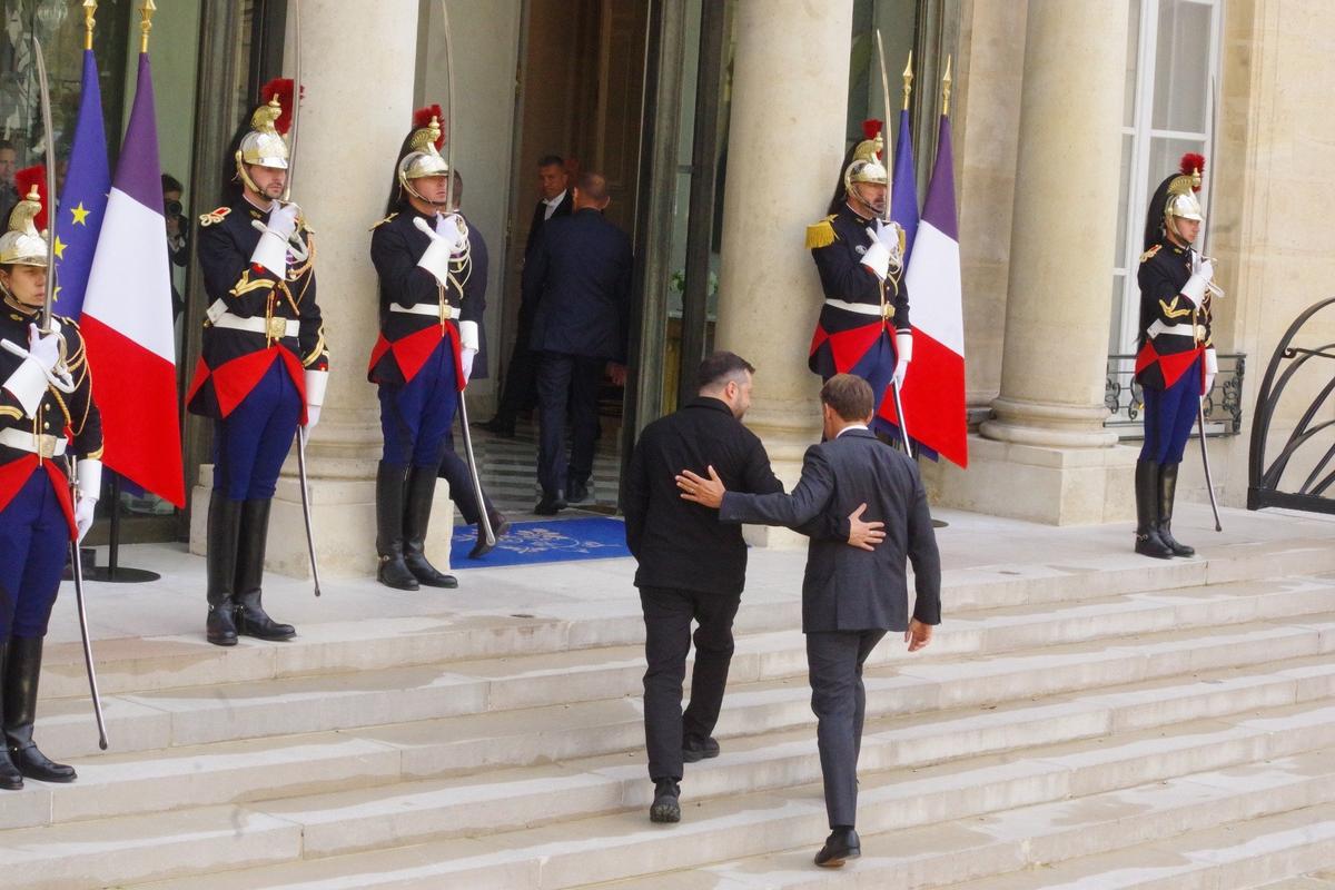 3 сентября, президент Макрон принимает президента Зеленского в Елисейском дворце. Фото: Юрий Сафронов / «Новая газета»