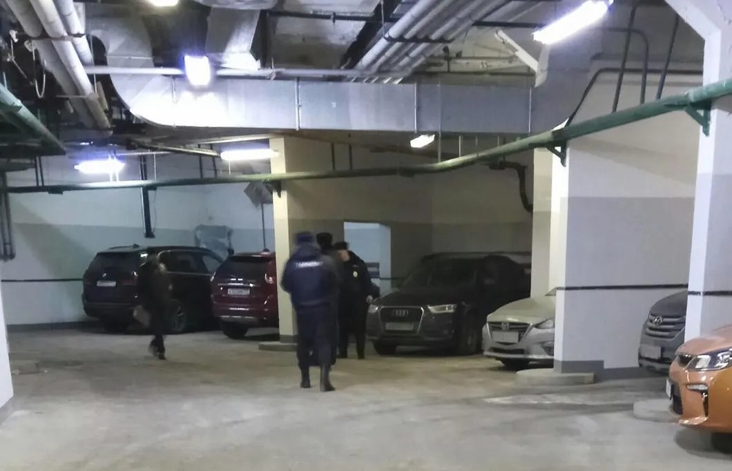 Подземная парковка, где все произошло. Фото предоставлено муниципальным депутатом Алексеем Бескоровайным