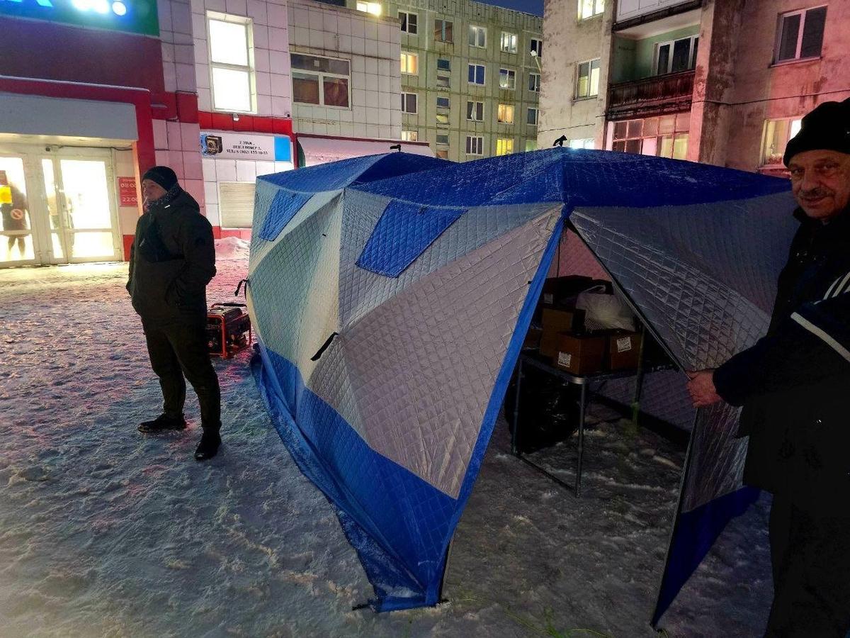 Палатка с кипятком и зарядкой. Фото: пресс-служба