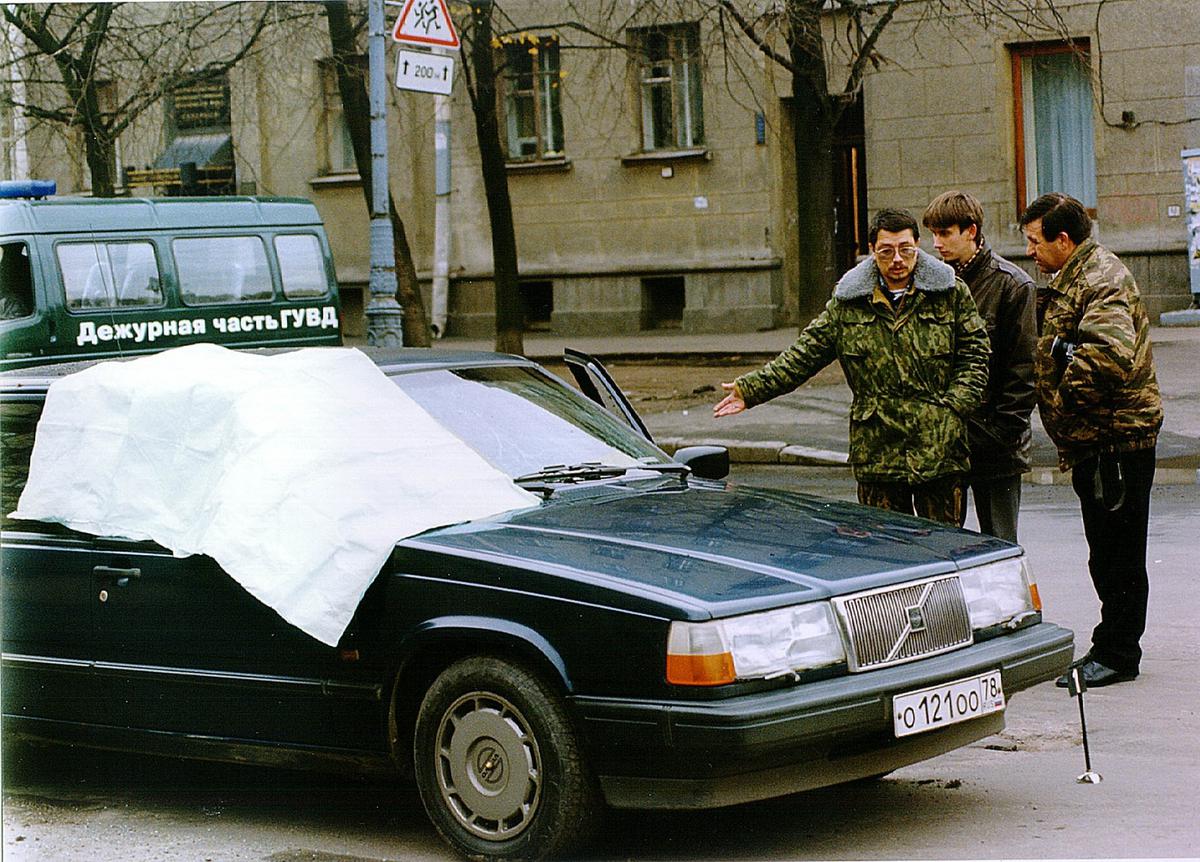 На месте убийства депутата петербургского ЗакСа Виктора Новоселова. Фото: Сергей Максимишин / PhotoXPress