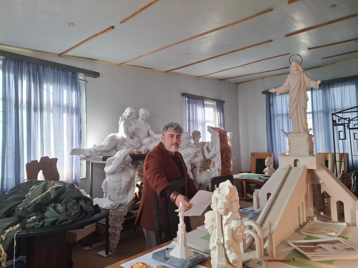 Армен Самвелян в своей мастерской. Фото: Айсылу Кадырова