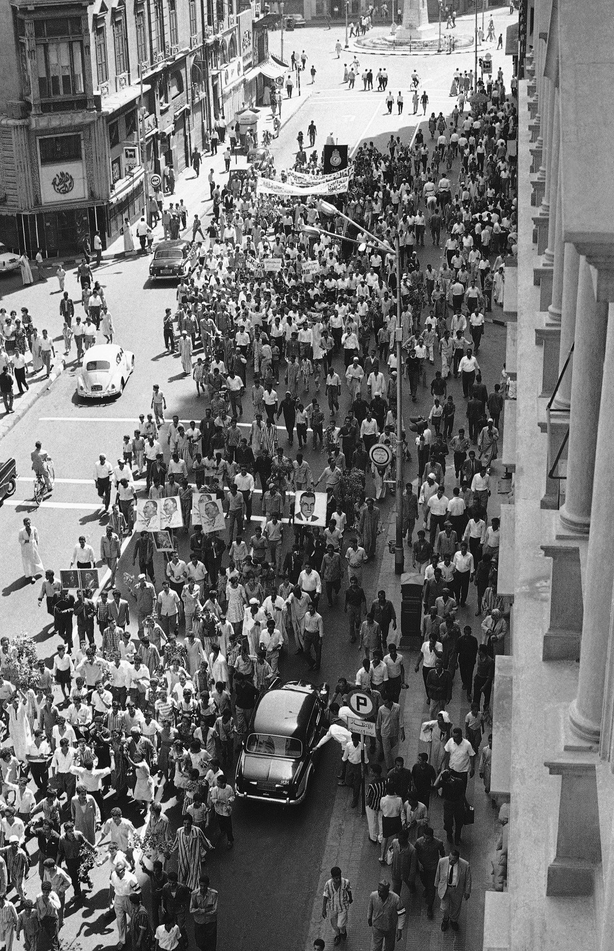 10 июня 1967 года. Демонстрация на улицах Каира в знак поддержки Гамаля Абдель Насера. Фото: ASSOCIATED PRESS