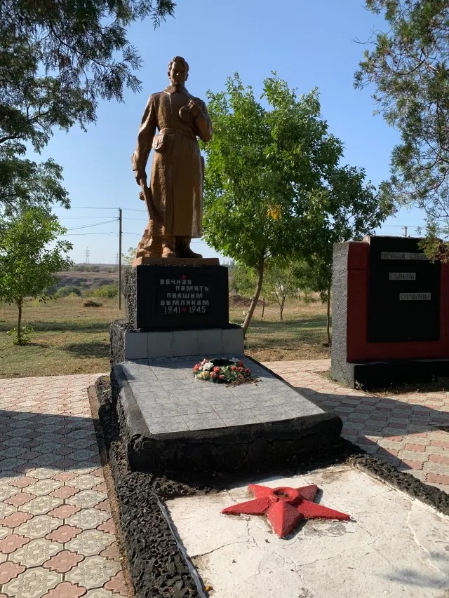 Памятник солдатам-освободителям Великой Отечественной. Фото: Ольга Мусафирова / «Новая газета»