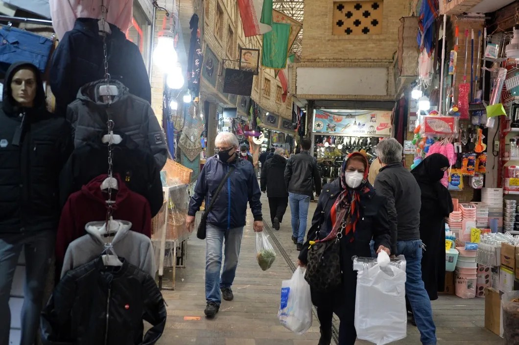 Рынок в Тегеране, открытый после двухнедельного карантина. Фото: Anadolu Agency / Getty Images