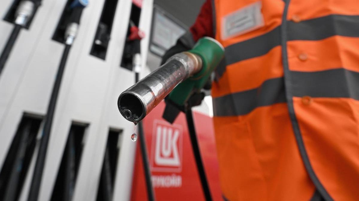 Со дна бензобака постучали