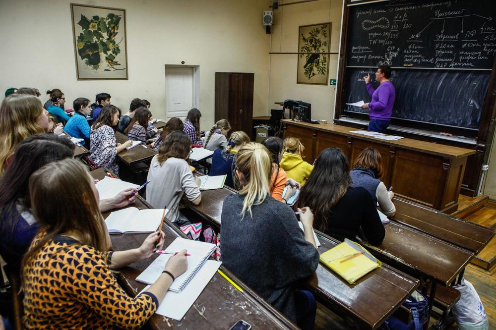 Студенты на лекции в СПбГУ. Фото: Сергей Коньков/ТАСС