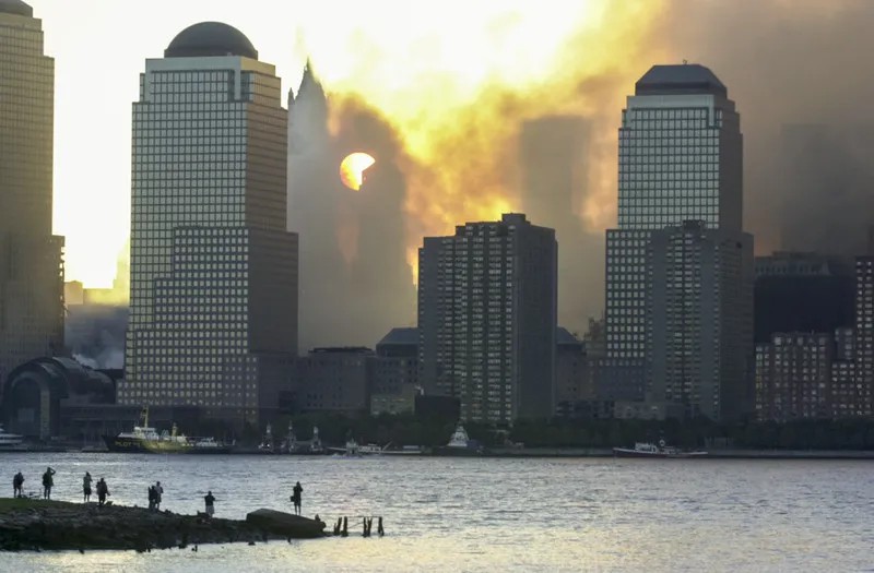 Вид на Нью-Йорк утром после теракта 11 сентября 2001 года. Фото: EPA-EFE