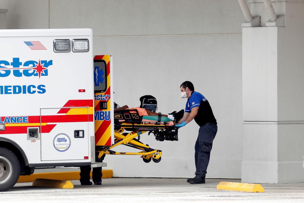 Госпитализация пациента с ковид в американский госпиталь. Фото: Reuters