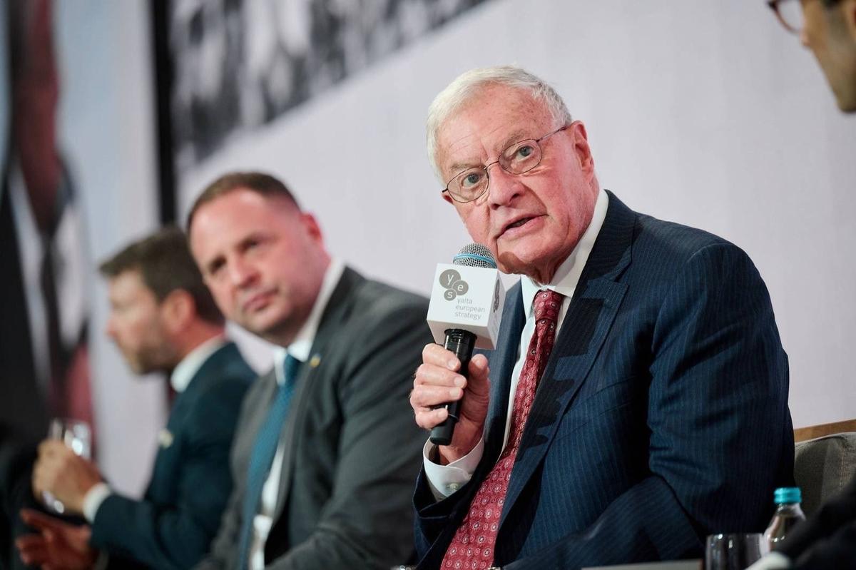 Кит Келлог во время одной из встреч с украинской делегацией. Фото из архива Келлога / соцсети