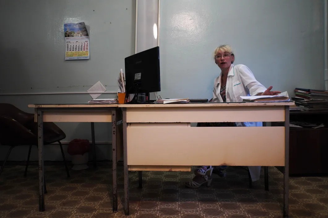 Вероника Морилова в своем кабинете. Фото: Виталий Кавтарадзе, специально для «Новой газеты»