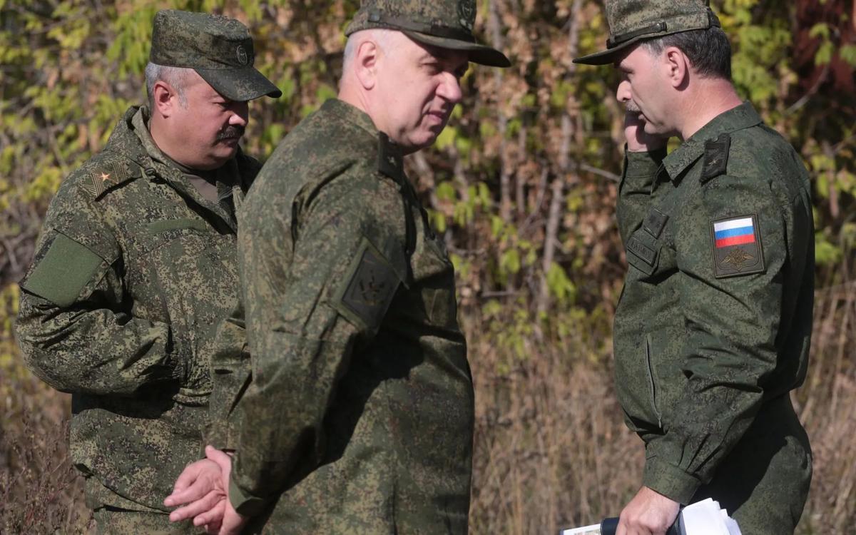 Почему российские офицеры-наблюдатели решили покинуть Донбасс?
