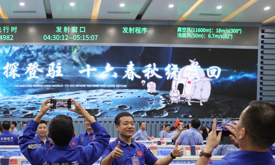 24 ноября 2020 года. Китай запустил ракету-носитель с аппаратом «Чанъэ-5» для лунной миссии. Фото: imago images / Xinhua