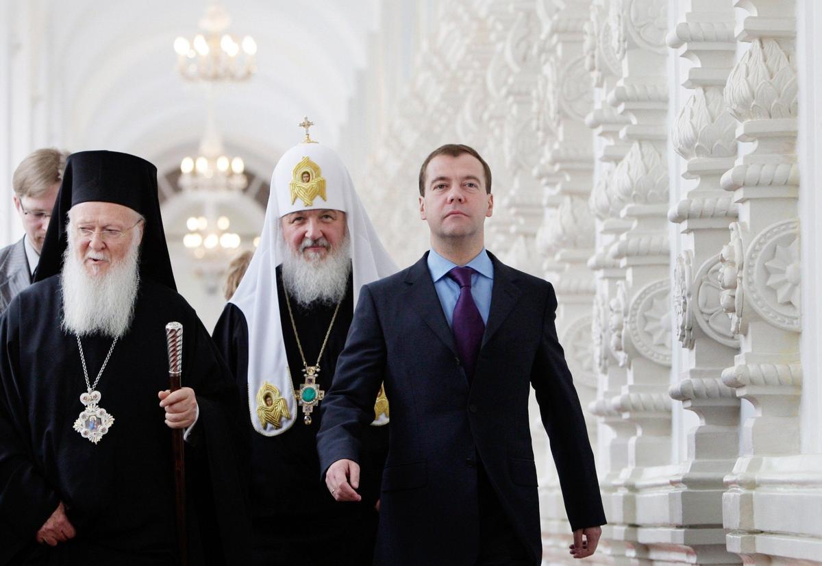 Патриарх Константинопольский Варфоломей, патриарх Московский и Всея Руси Кирилл и президент России Дмитрий Медведев (слева направо) во время встречи в Кремле. Фото: ИТАР-ТАСС / Дмитрий Астахов