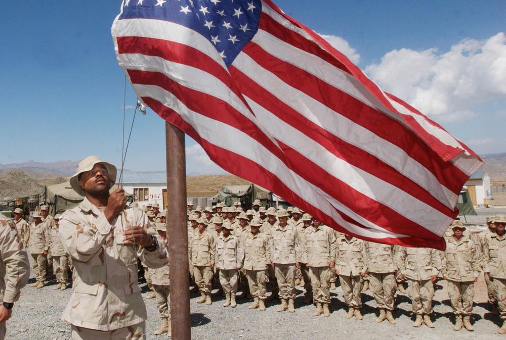 Годовщина терактов 11 сентября. Американские войска на базе в Афганистане после объявленной войны террористической организации «Аль-Каида». Фото: Chris Hondros / Getty Images