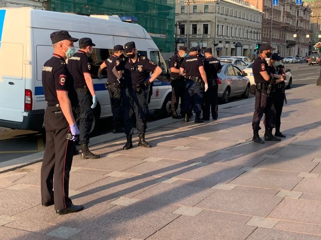 В Петербурге на участников пикетов в поддержку челябинских членов «Другой  России» составили протоколы — Новая газета