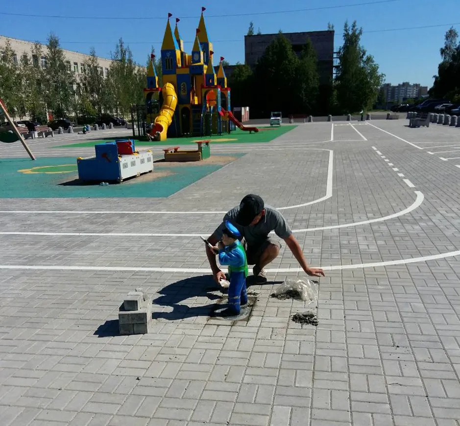 Реконструкция детской площадки в Горелове / Фото: предоставлено Центром садово-парковой скульптуры
