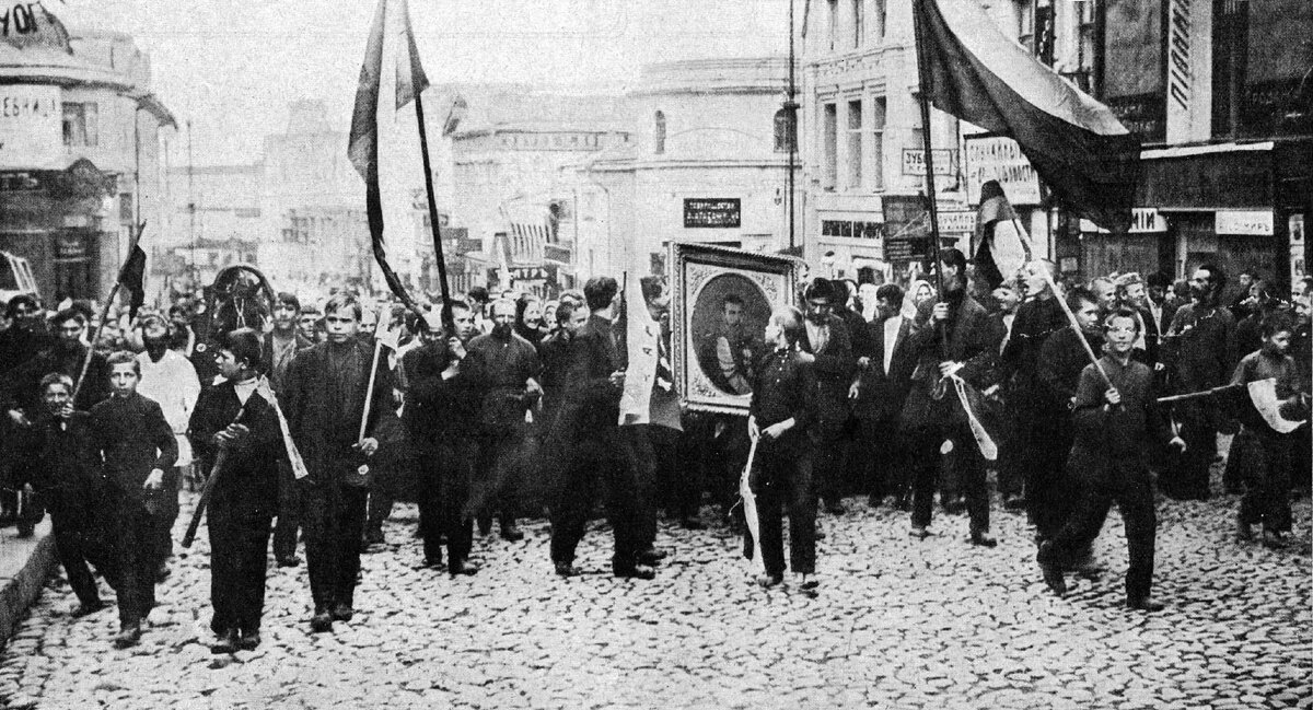 Немецкий погром в Москве, 1915 год. Архивное фото