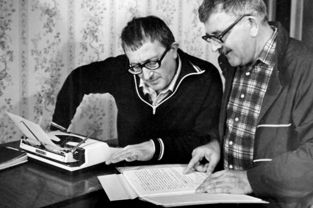 Борис и Аркадий Стругацкие за работой. Фото из архива