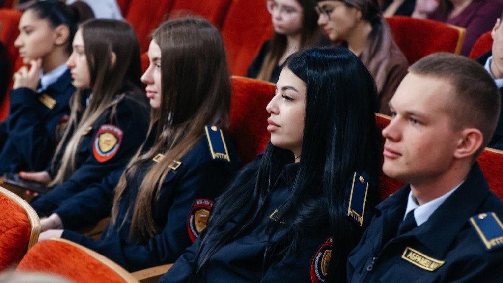 «Паровозы»-застрельщики для фронтовиков