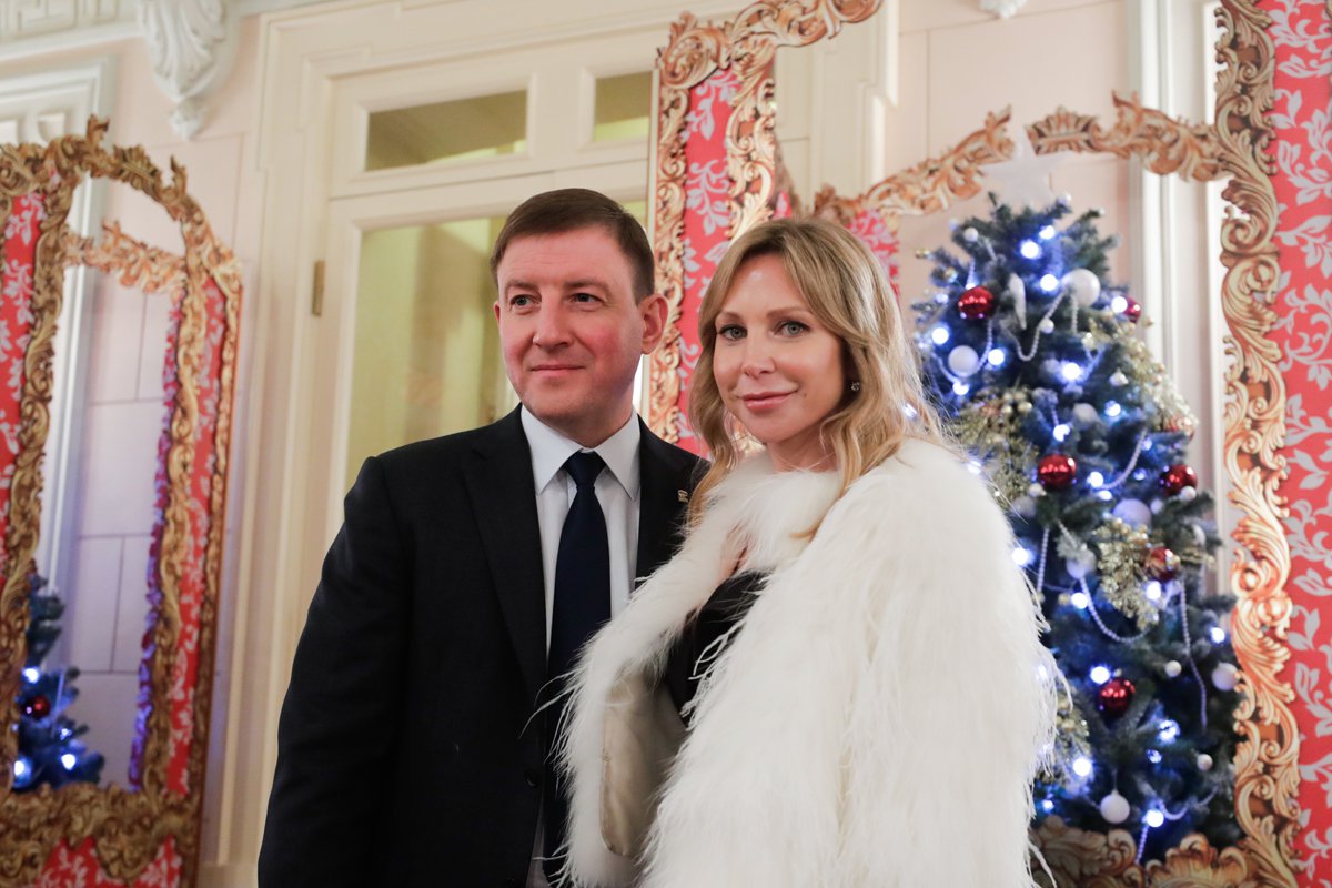Андрей Турчак и его супруга Кира. Фото: Михаил Метцель / ТАСС