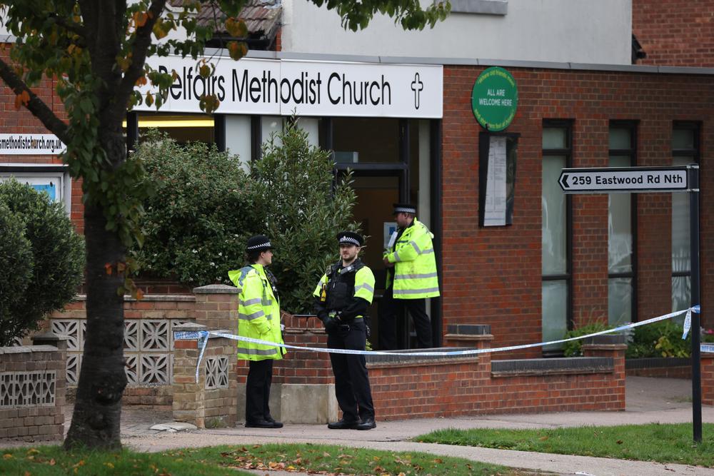 Полиция возле методистской церкви города Лей-он-Си, где произошло убийство Дэвида Эймисса. Фото: Hollie Adams / Getty Images