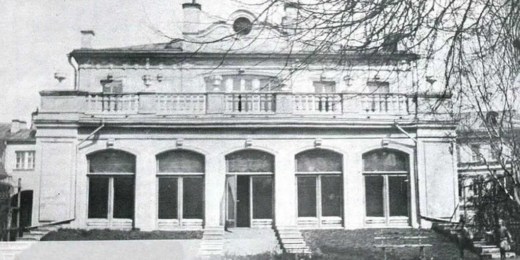 Торец дома Абрикосовых, вид до 1930-х годов со стороны Сверчкова переулка. Фото: mos.ru